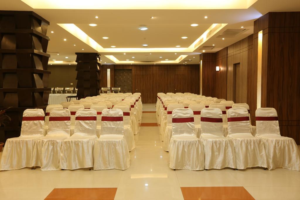 The Contour Hotel Гувахати Экстерьер фото