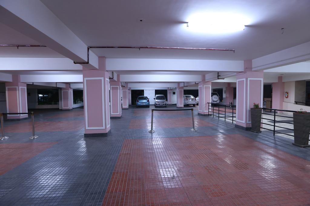 The Contour Hotel Гувахати Экстерьер фото