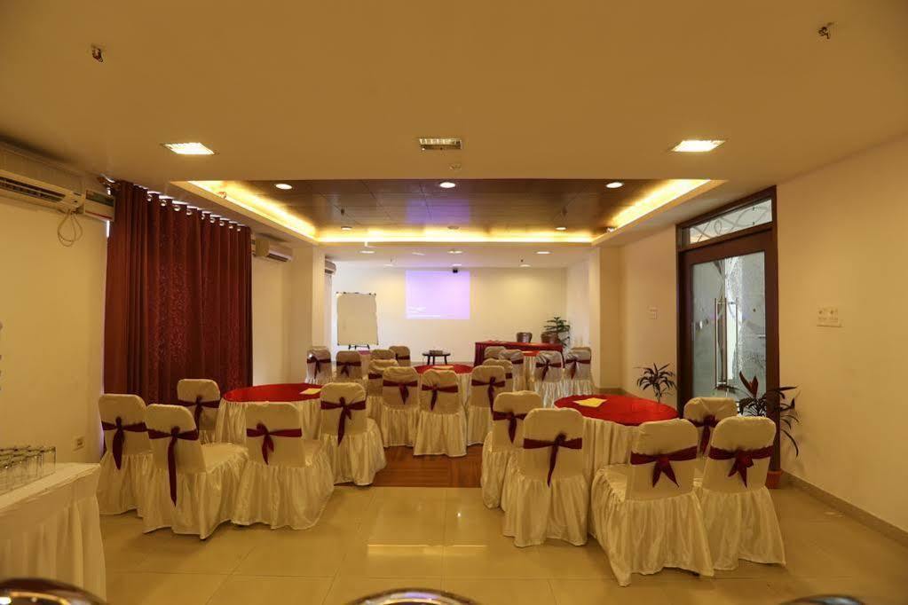 The Contour Hotel Гувахати Экстерьер фото