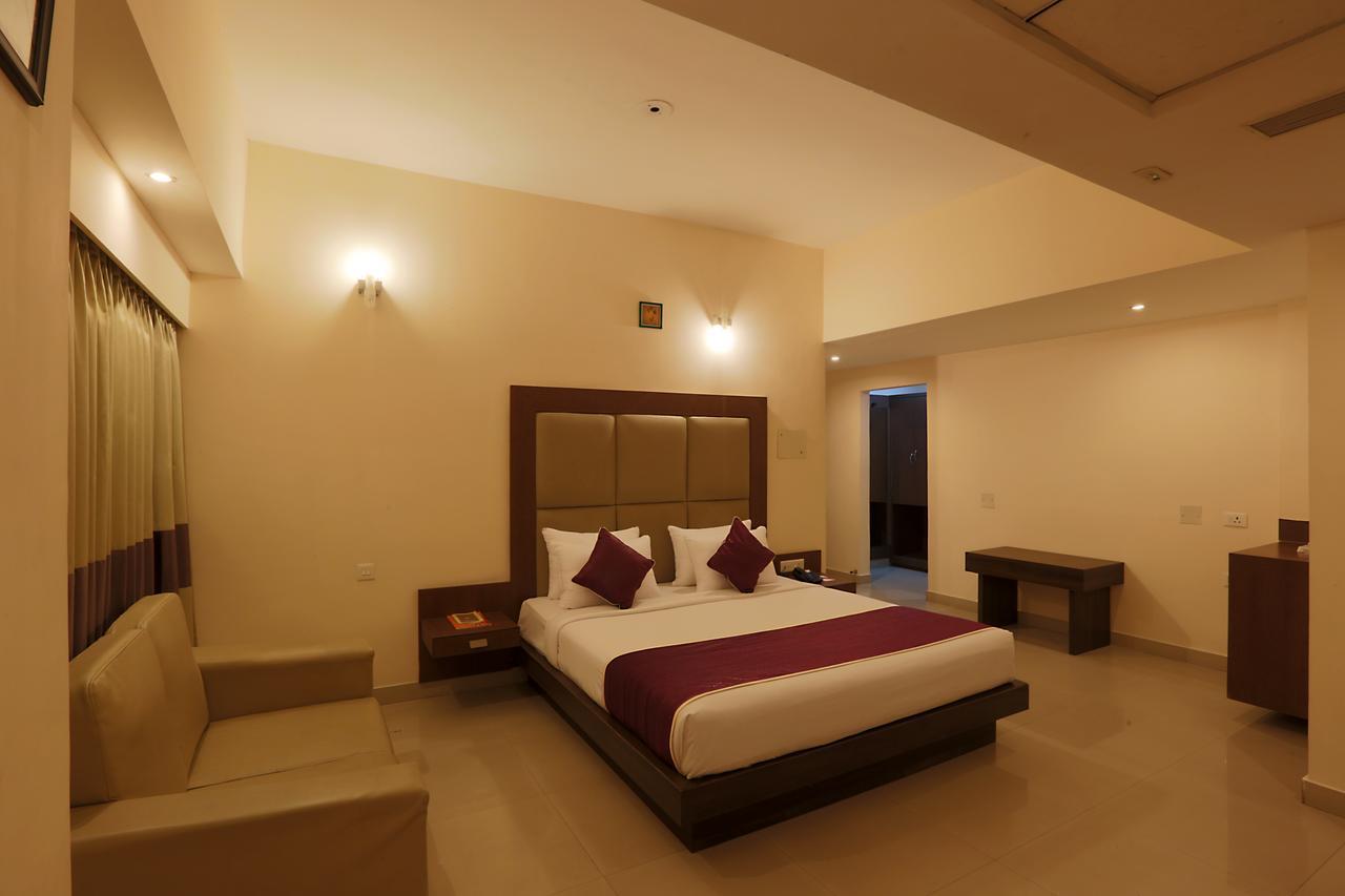 The Contour Hotel Гувахати Экстерьер фото