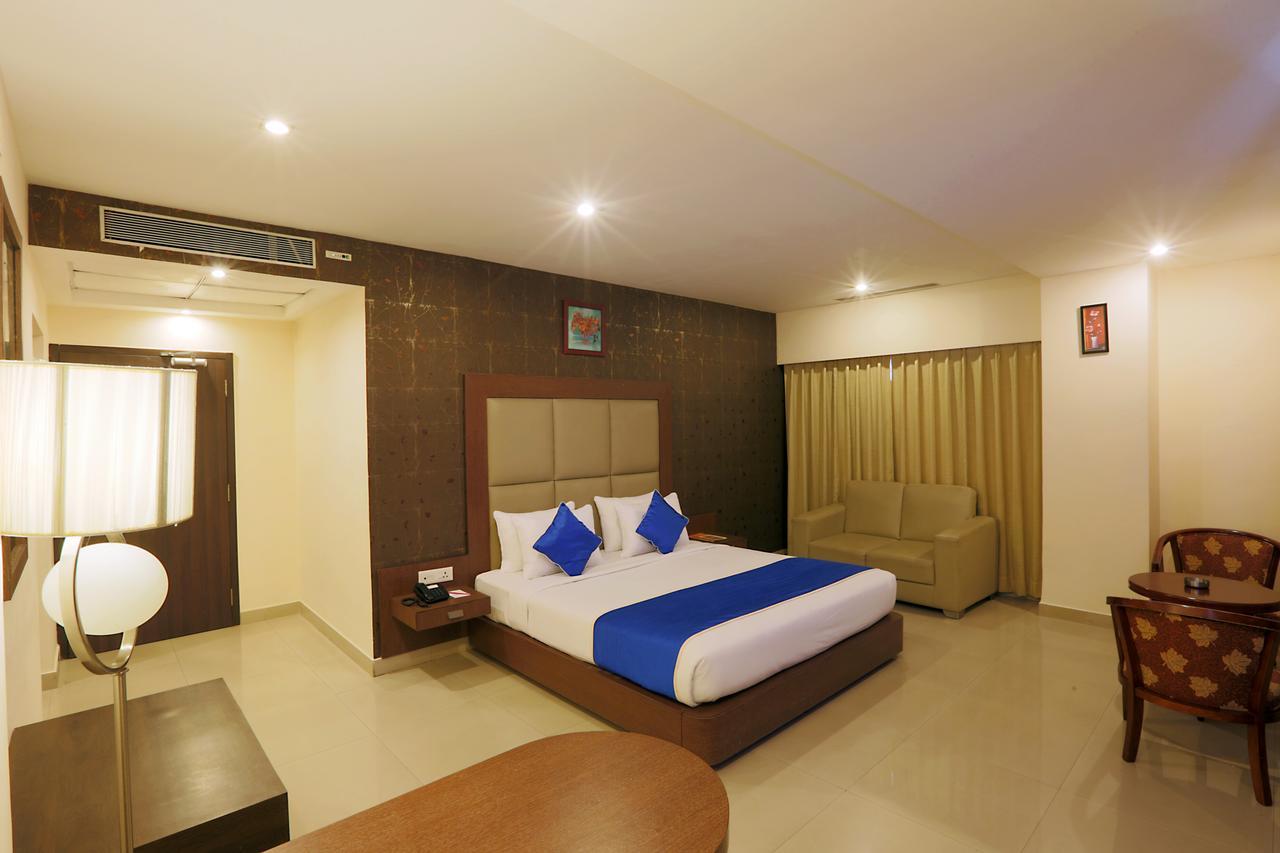 The Contour Hotel Гувахати Экстерьер фото