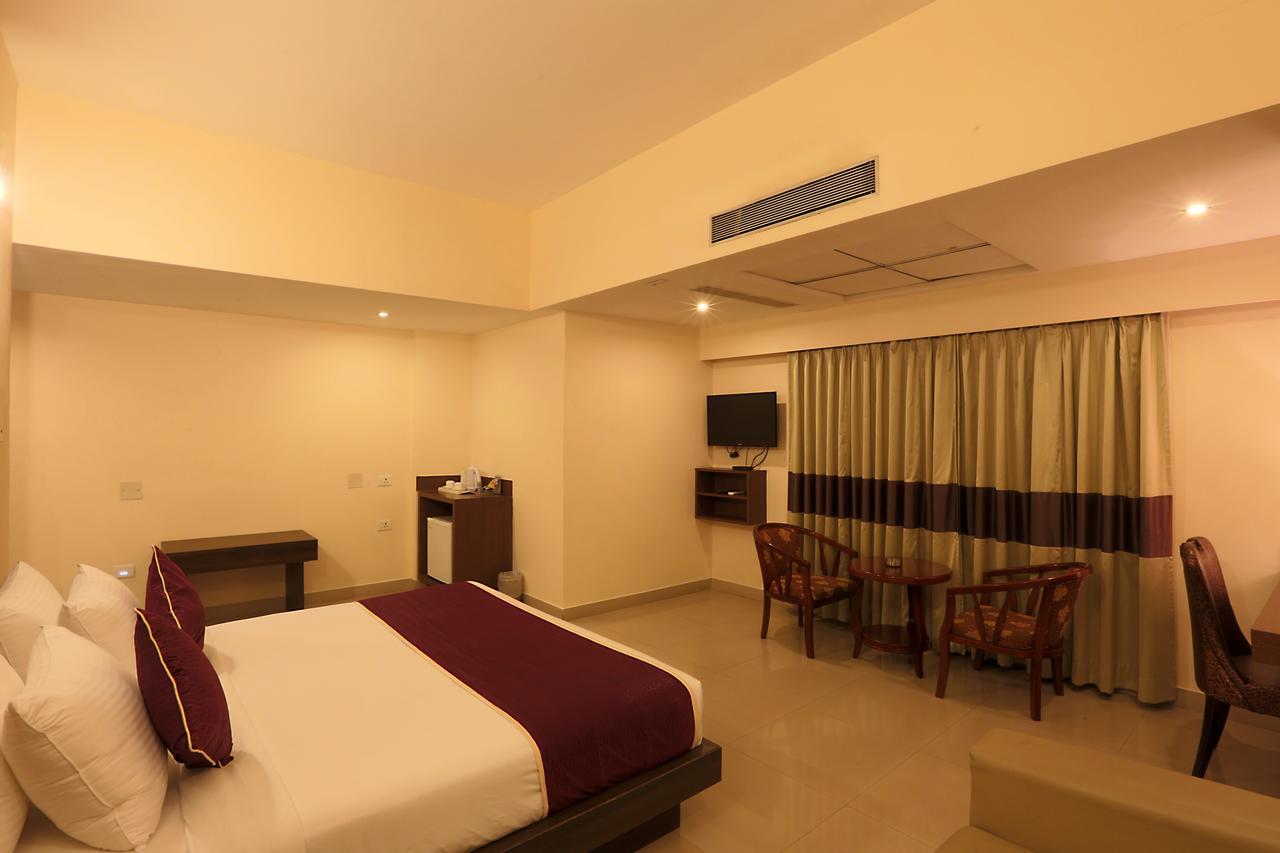 The Contour Hotel Гувахати Экстерьер фото