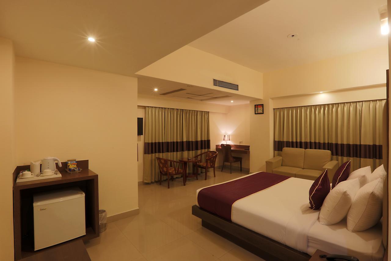The Contour Hotel Гувахати Экстерьер фото