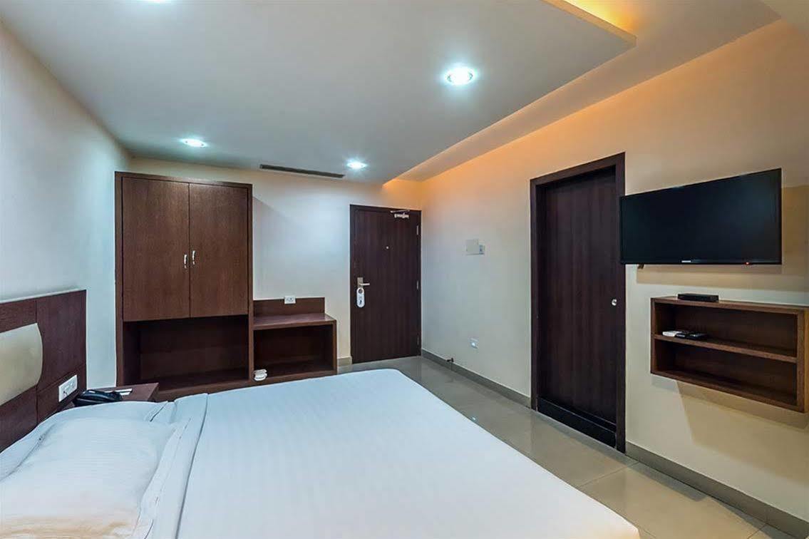 The Contour Hotel Гувахати Экстерьер фото