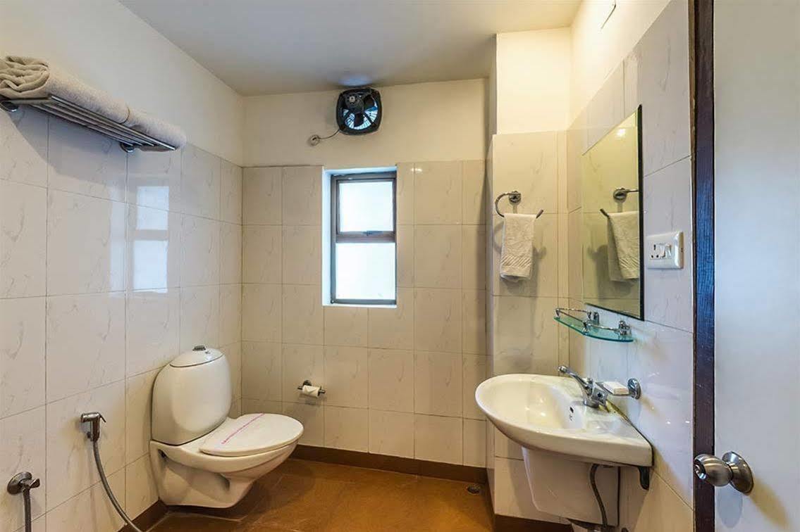 The Contour Hotel Гувахати Экстерьер фото