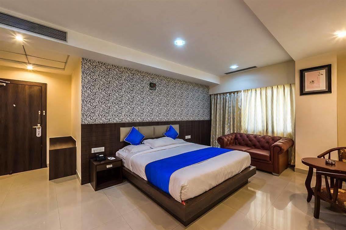 The Contour Hotel Гувахати Экстерьер фото